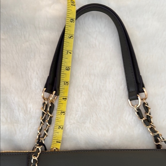 Sophisticated Green Tote with Gold Accents - Picture 11 of 15